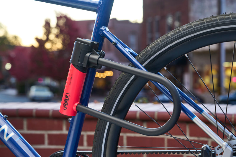 Load image into Gallery viewer, Ultimate 420K in bracket attached to blue bike. #size_230mm
