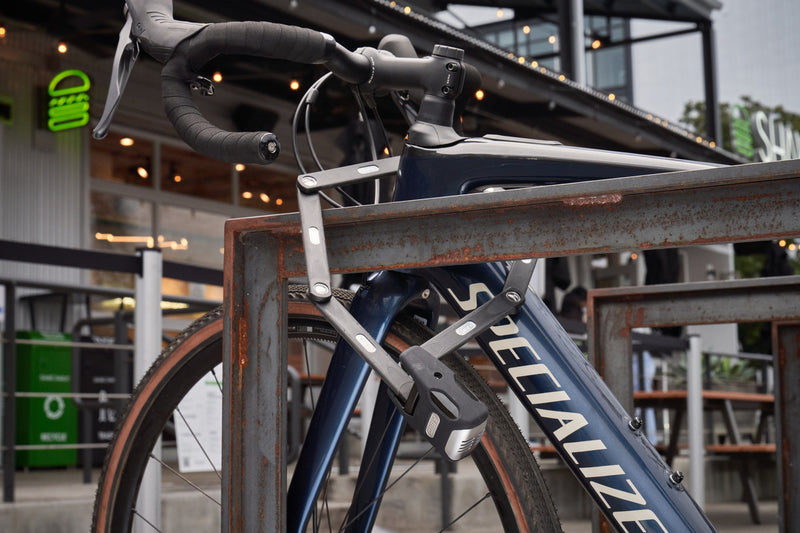 Load image into Gallery viewer, Close-up of a blue Specialized bicycle with a blurred indoor background locked with Bordo 6000KA #size_90cm
