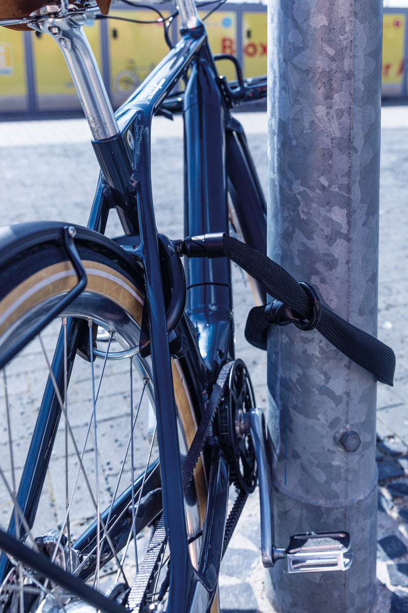 Load image into Gallery viewer, bike locked to pole with black ACH Chain and ABUS frame lock.  #color_black

