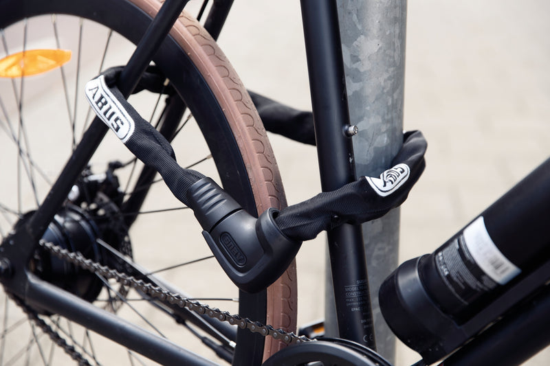 Load image into Gallery viewer, Steel-o-chain 9809 locking bicycle to pole #color_black
