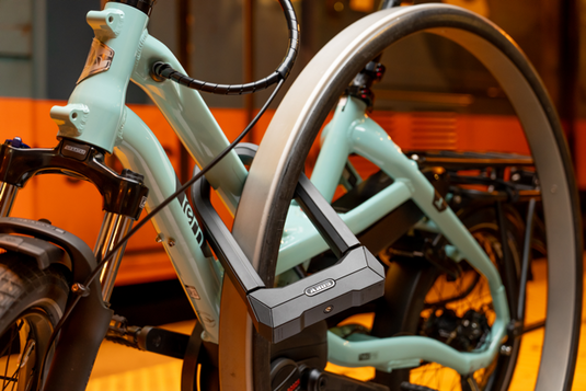 ABUS GRANIT Super Extreme 2500 securing e-bike to rack at train station