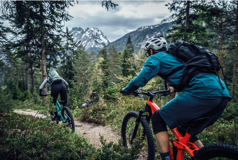 Load image into Gallery viewer, two riders on single track bike trail wearing ABUS Moventor 2.0 MIPs helmets
