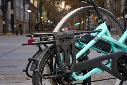 ABUS Granit XPlus 2500 in bracket attached to turqouise e-bike #size_230mm